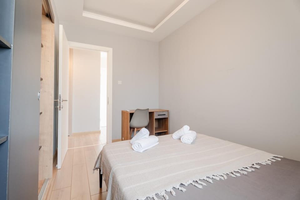 Bed, Photo of the whole room, Bedroom, towels, wardrobe, air conditioner