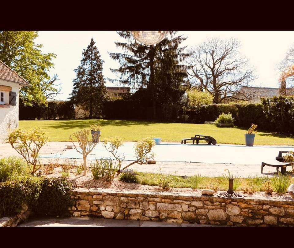 House with Pool and Tennis 50min from Paris 2ha Estate 9 Bedrooms Sleeps 14 House in Île-de-France