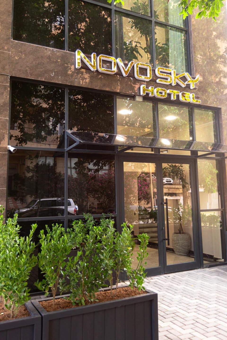 Facade/entrance