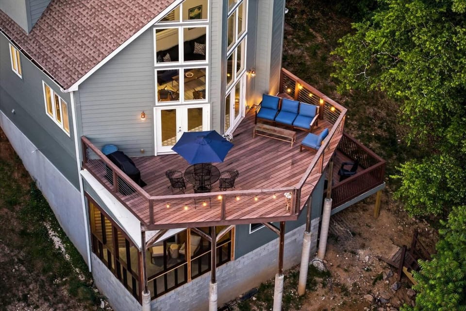 Painted Pine House in Center Hill Lake