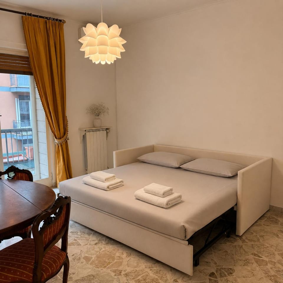 Bed, Living room