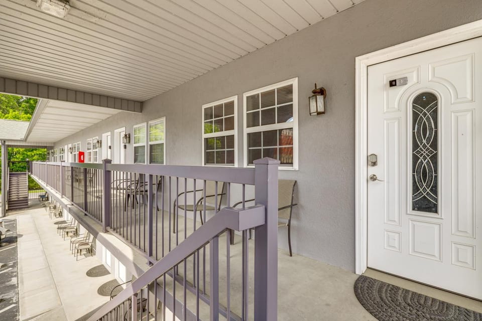 Walkable Retreat Near The Island! Gateway to GSMNP House in Pigeon Forge