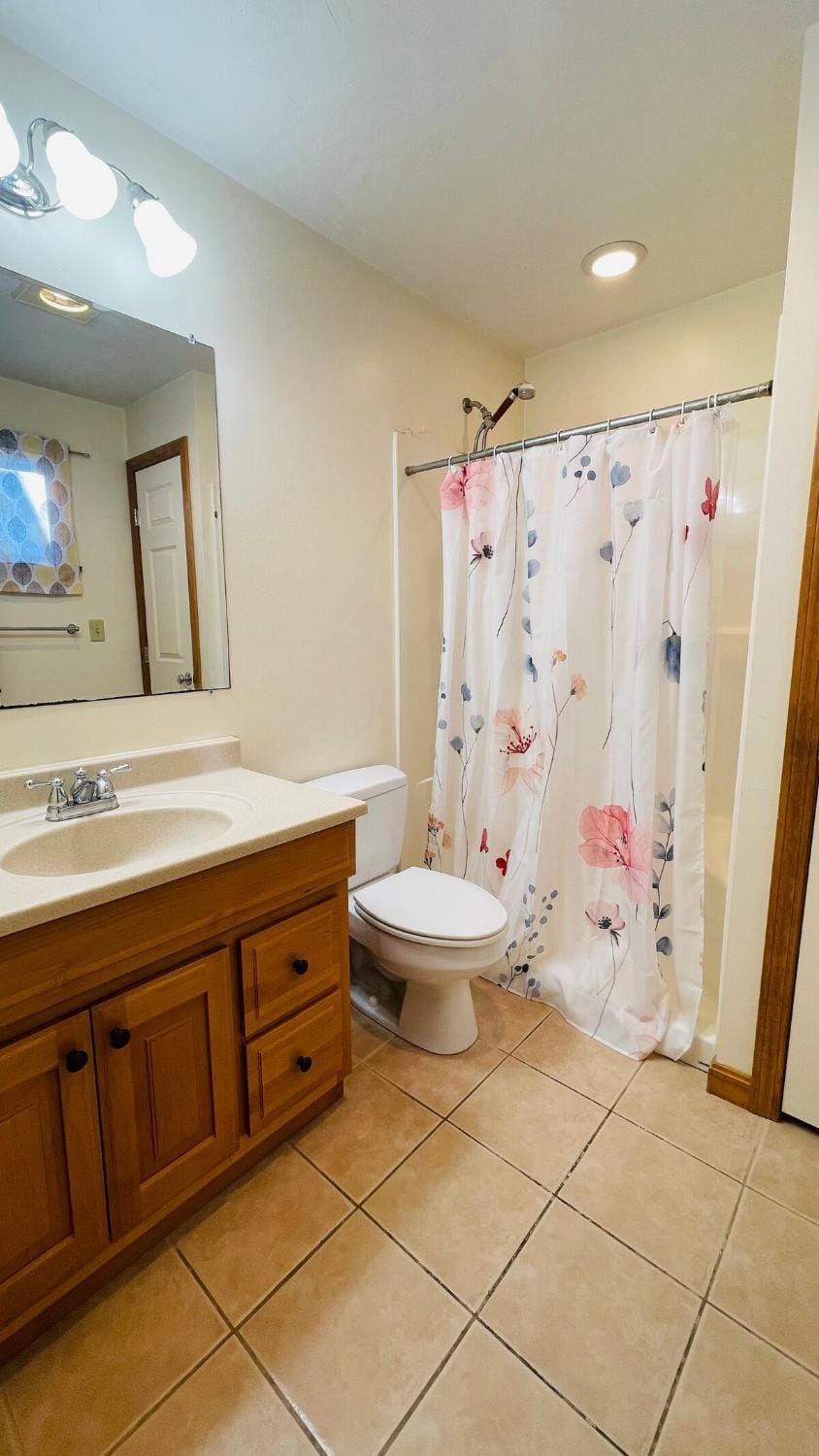 Large 3 Bedrooms Family Home with 10-Mins Walk to Red Line Apartment in Braintree