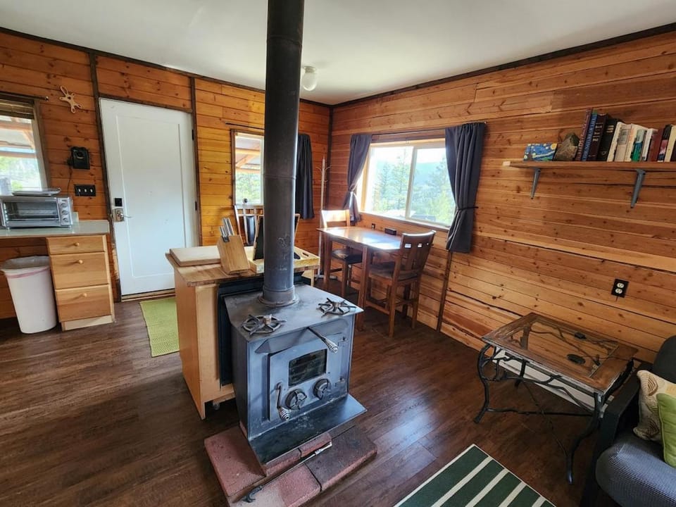 Secluded Mountaintop Cabin on 13 acres overlooking Republic and Kettle Range Cabin in Franklin D Roosevelt Lake
