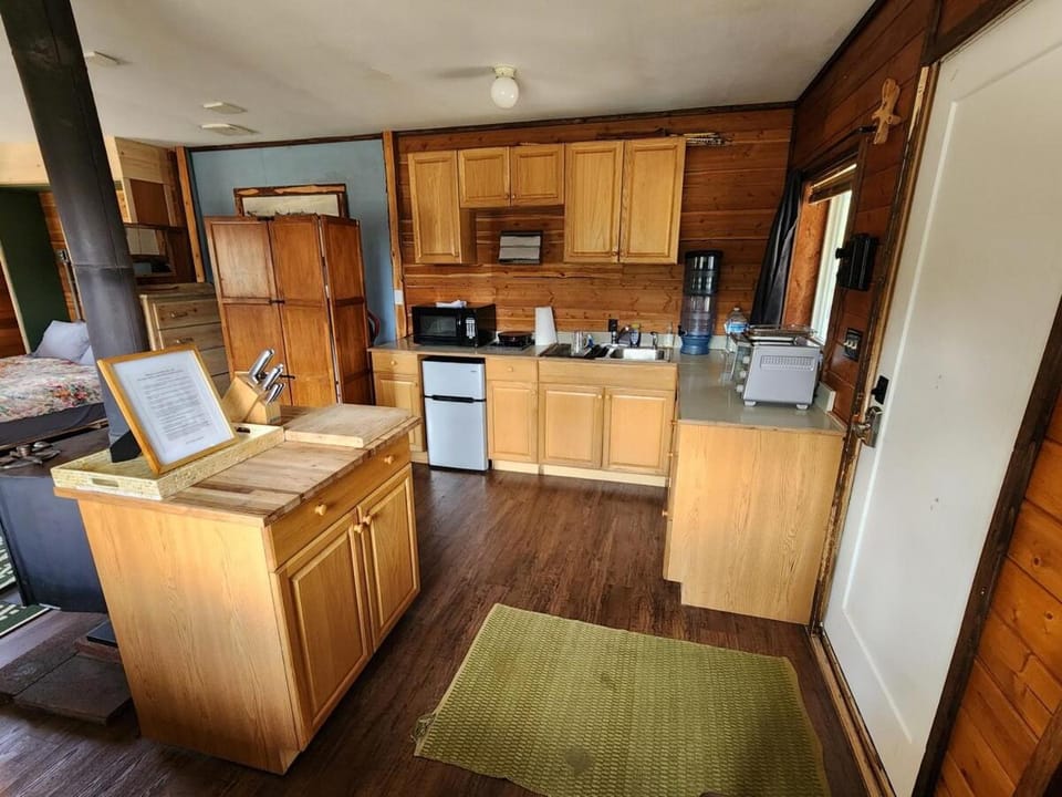 Secluded Mountaintop Cabin on 13 acres overlooking Republic and Kettle Range Cabin in Franklin D Roosevelt Lake