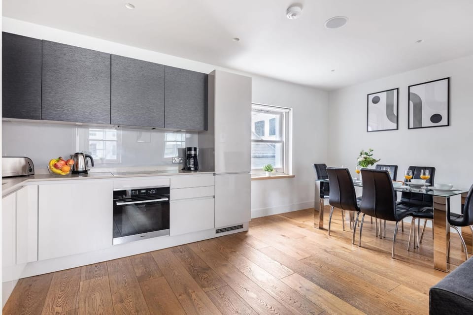 Coffee/tea facilities, Kitchen or kitchenette, Living room, Seating area, Dining area, oven, pet friendly, stove, toaster