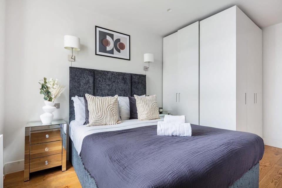 Bed, Photo of the whole room, Bedroom, towels, wardrobe