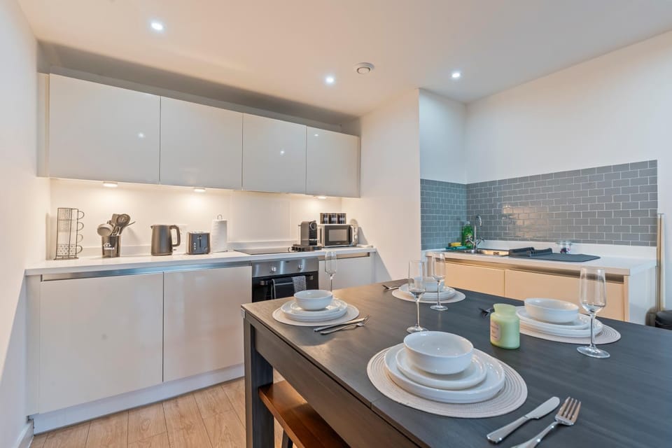 1BR Sleeps 6 Free Parking Pool table Apartment in London Borough of Southwark