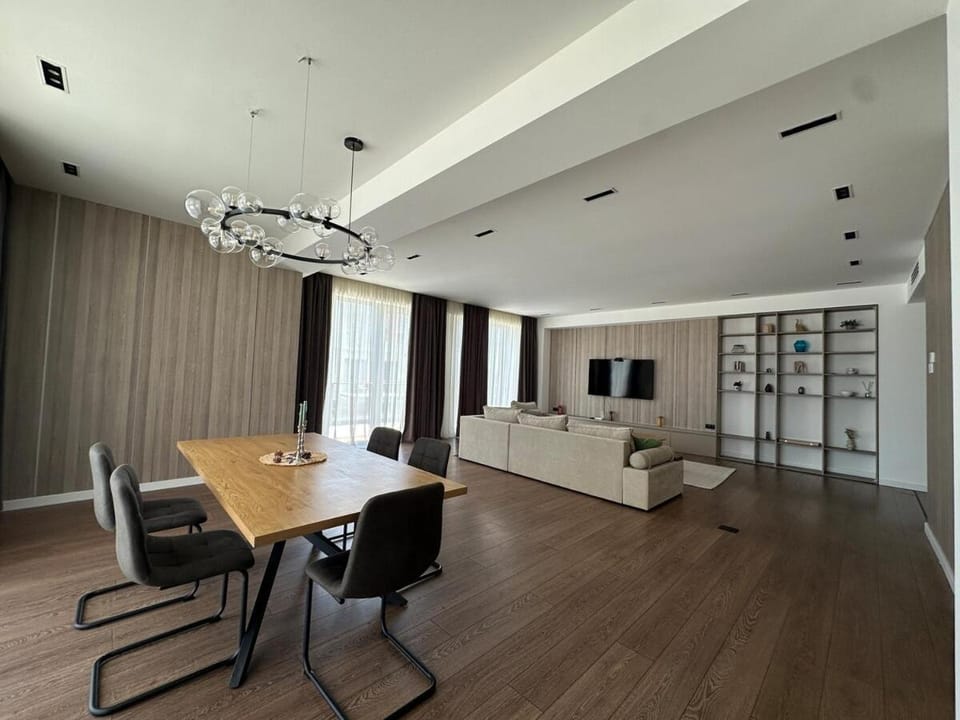 TV and multimedia, Living room, Seating area, Dining area, Evening entertainment