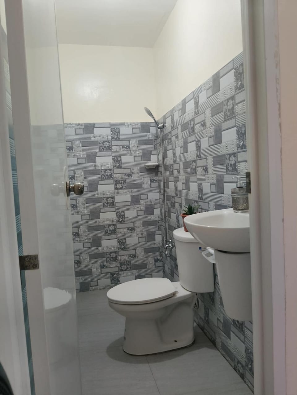 Zoldyck Villa 1 With Private Pool Villa in Bacolod