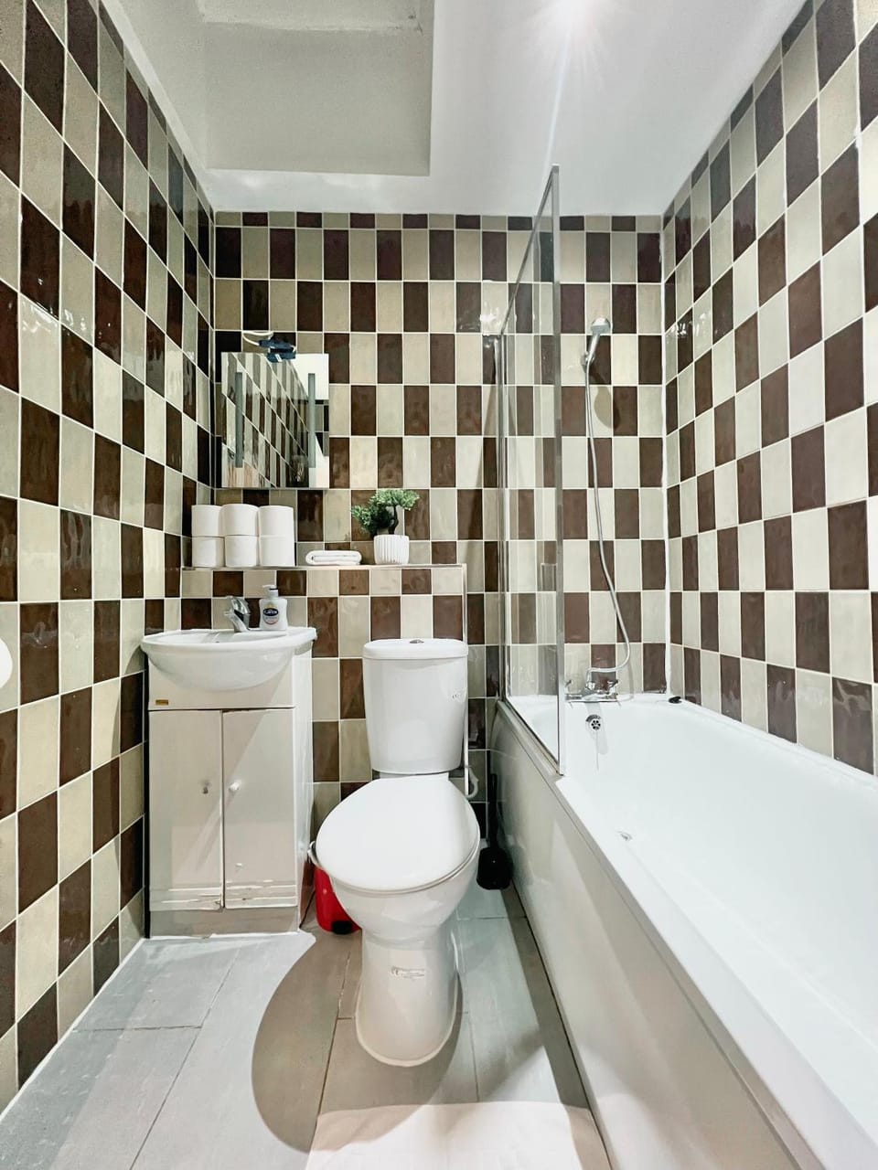 Flat next to Euston Station Apartment in London Borough of Islington