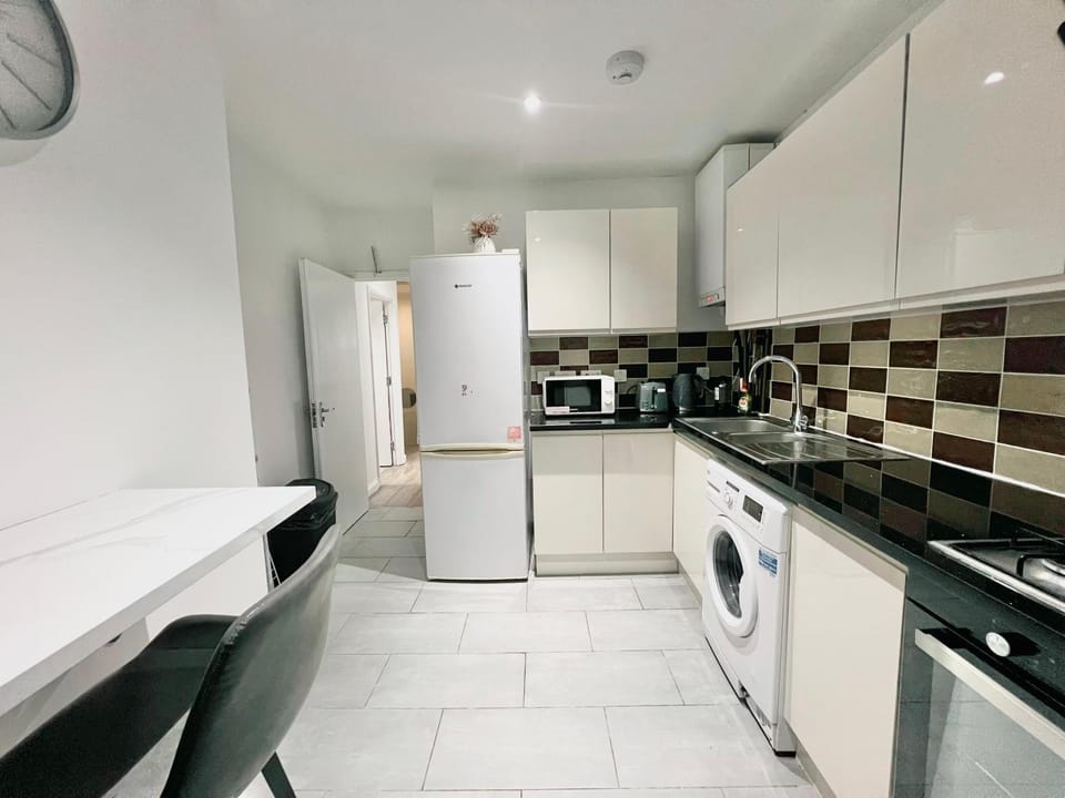 Flat next to Euston Station Apartment in London Borough of Islington