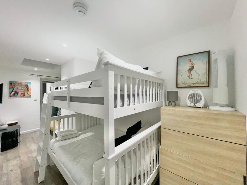Flat next to Euston Station Apartment in London Borough of Islington