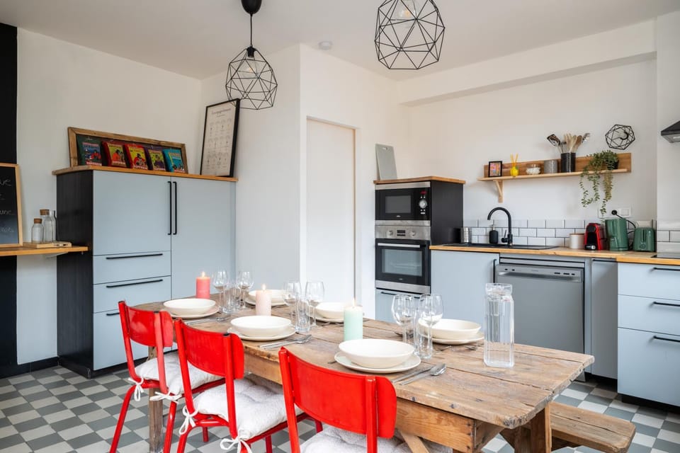 Coffee/tea facilities, Kitchen or kitchenette, Dining area, dishwasher, oven, pet friendly, stove, toaster