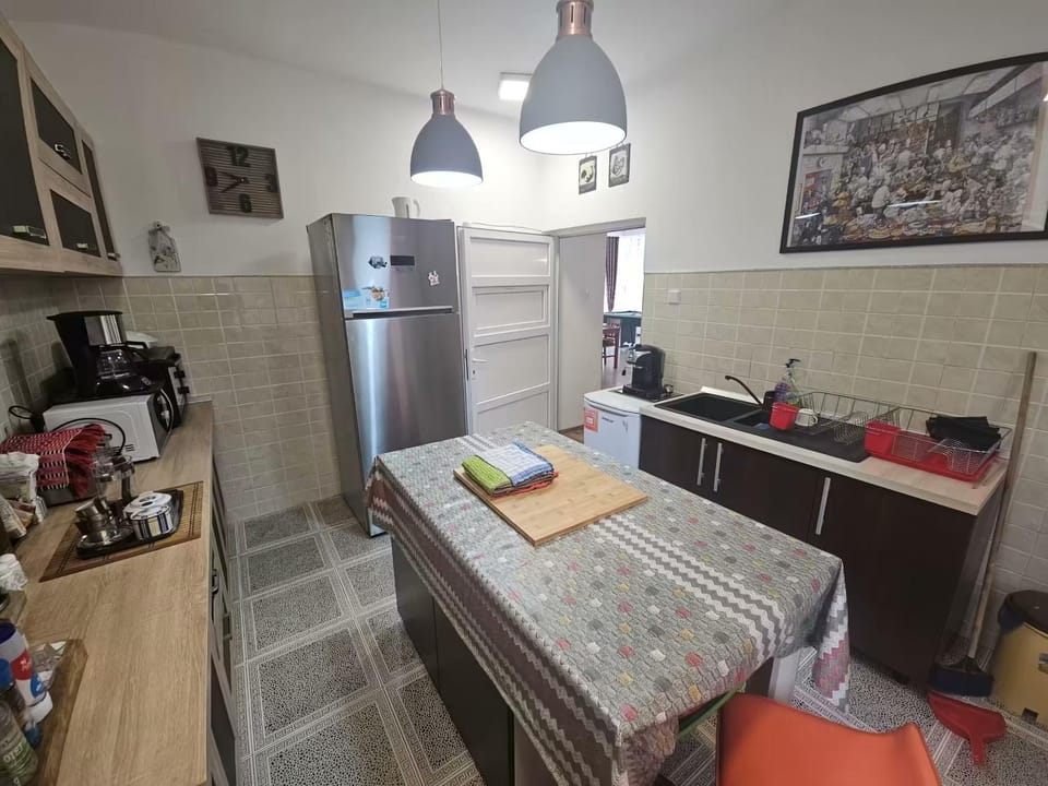 Kitchen or kitchenette, Communal kitchen, kitchen