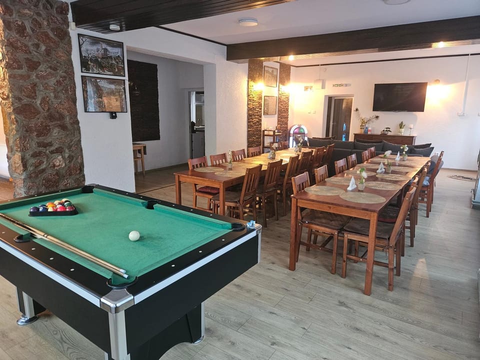 Restaurant/places to eat, Communal lounge/ TV room, Billiard