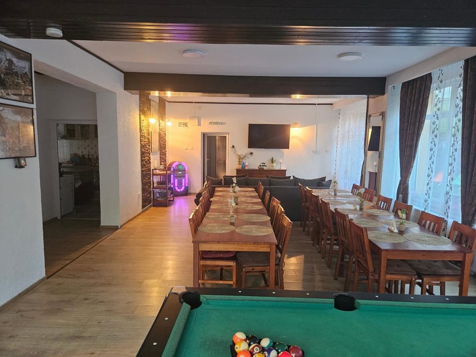 Restaurant/places to eat, Communal lounge/ TV room, Living room