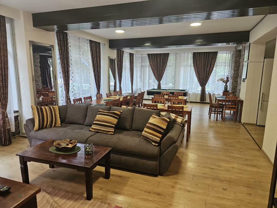 Restaurant/places to eat, Communal lounge/ TV room, Living room