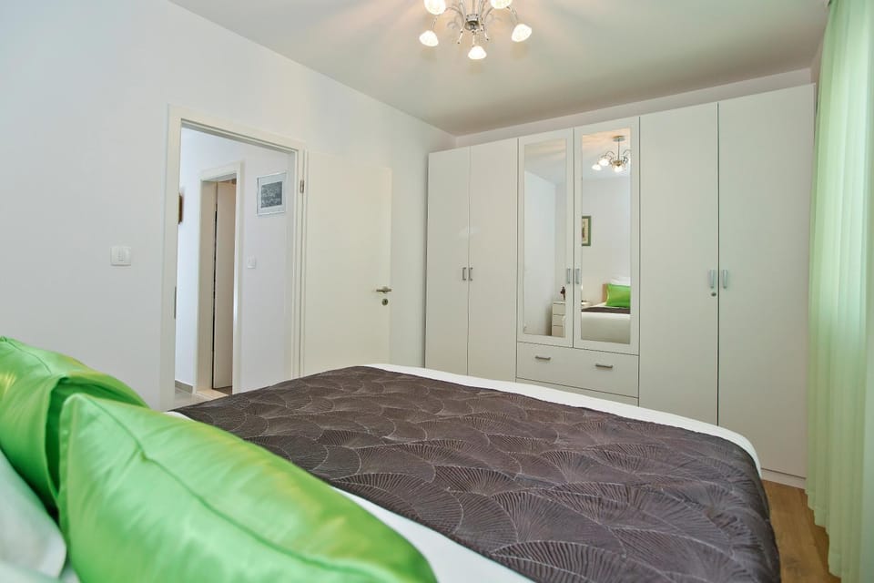 Bed, Bedroom, wardrobe