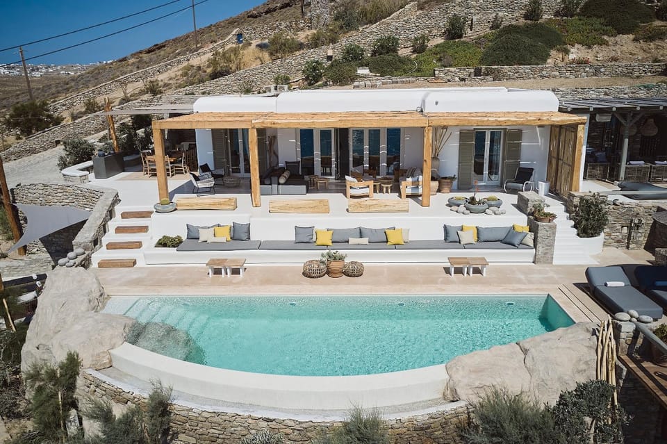 Property building, Patio, Garden, Balcony/Terrace, Swimming pool, Swimming pool