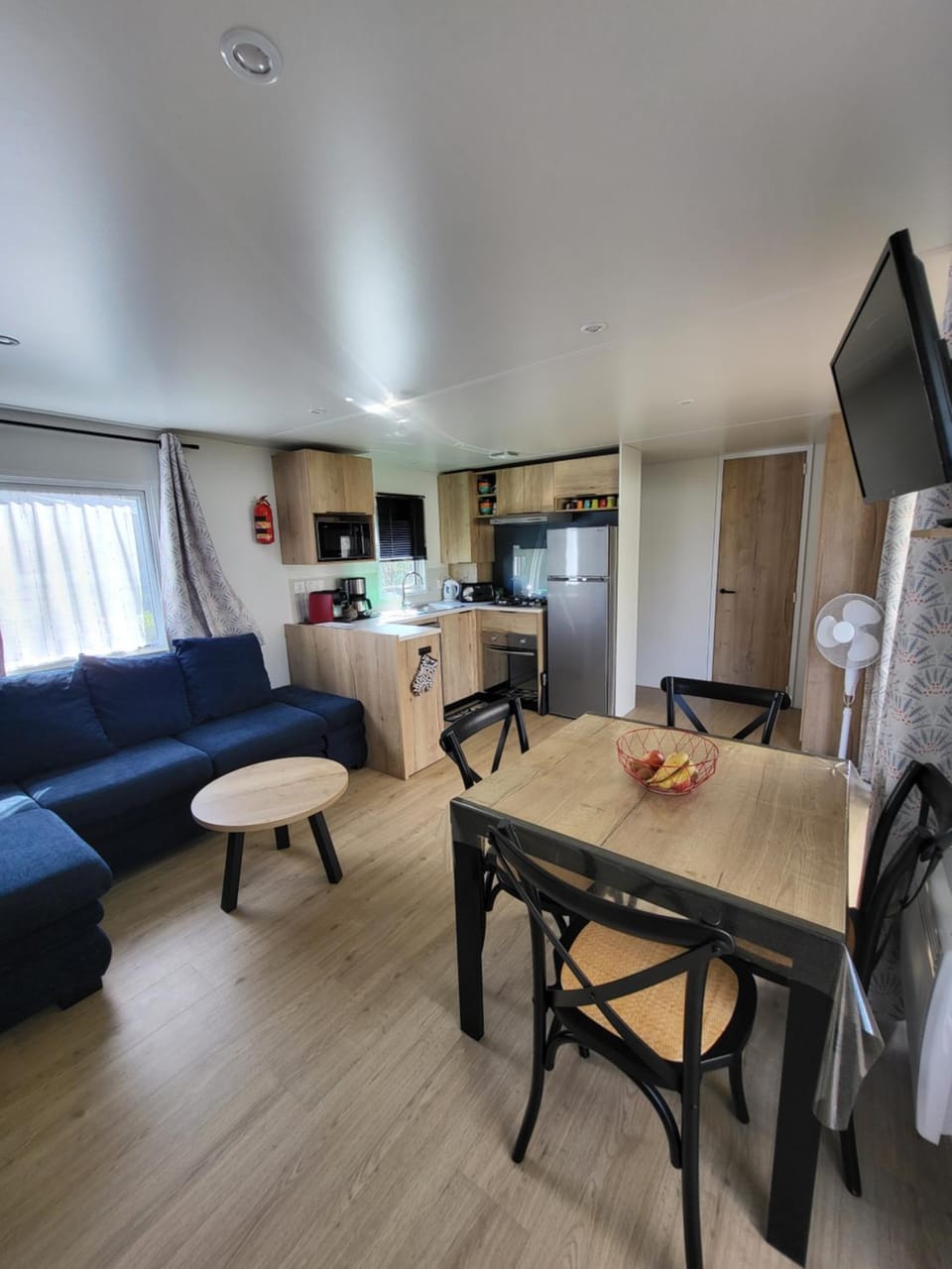Living room, Dining area