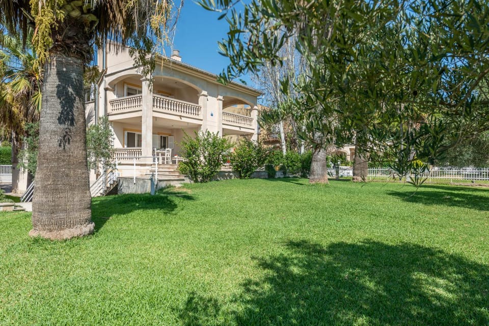 Property building, Facade/entrance, Garden, Garden view