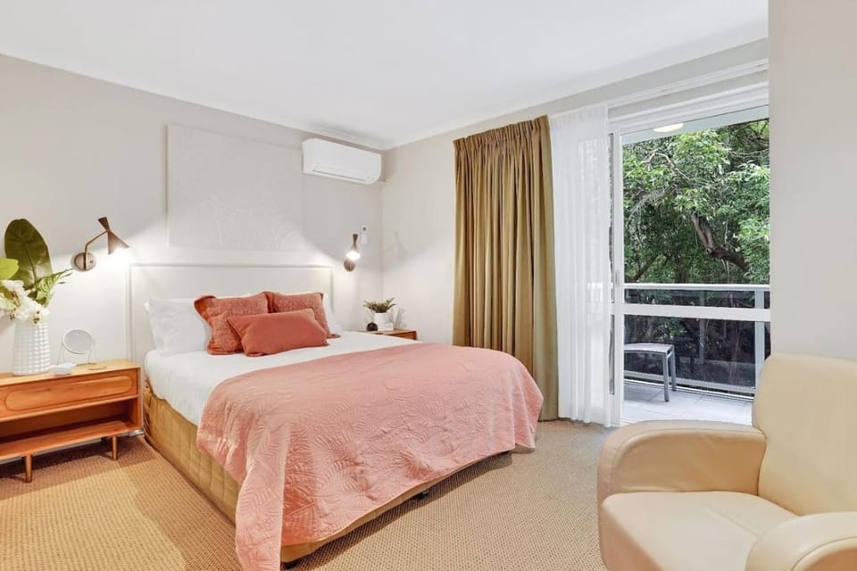 Bed, Photo of the whole room, Bedroom, air conditioner