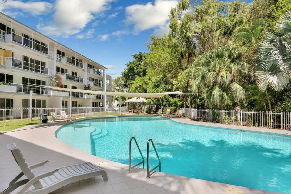 Property building, Swimming pool, Swimming pool