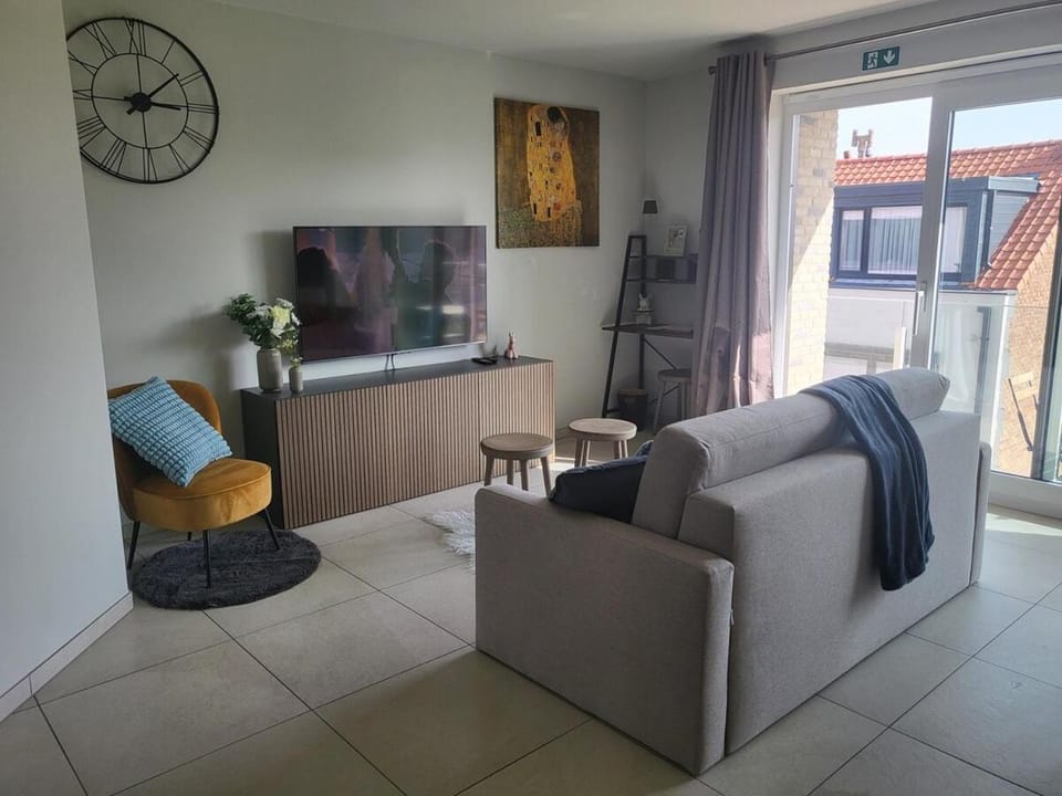 WanToSea Nieuwe flat aan zee, met linnen, airco & garage Apartment in Bredene
