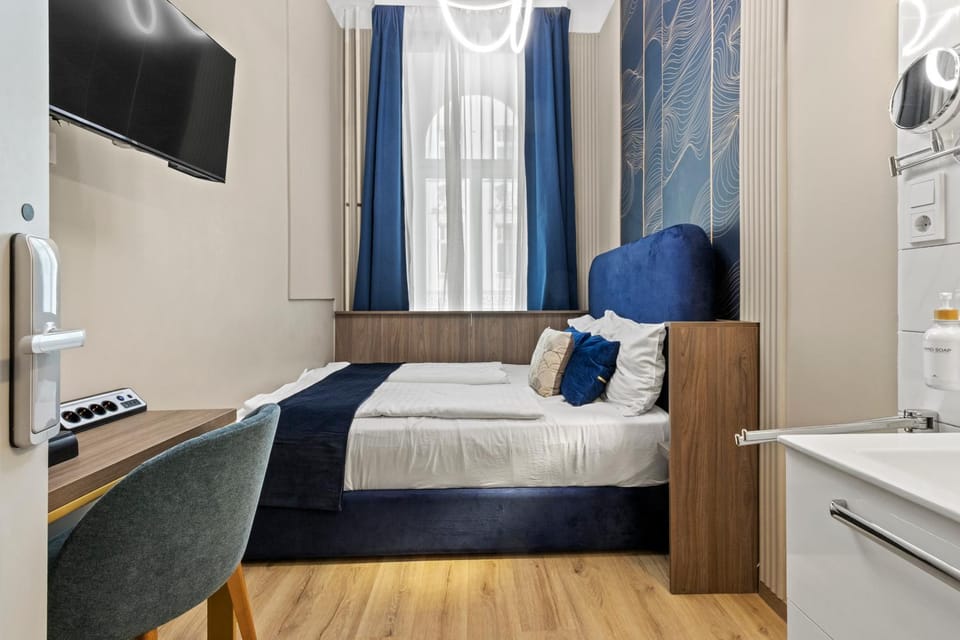 Odeon near Nestroyplatz with Self Check-in & Private External Bathroom Hotel in Vienna