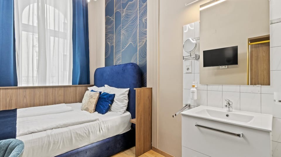 Odeon near Nestroyplatz with Self Check-in & Private External Bathroom Hotel in Vienna