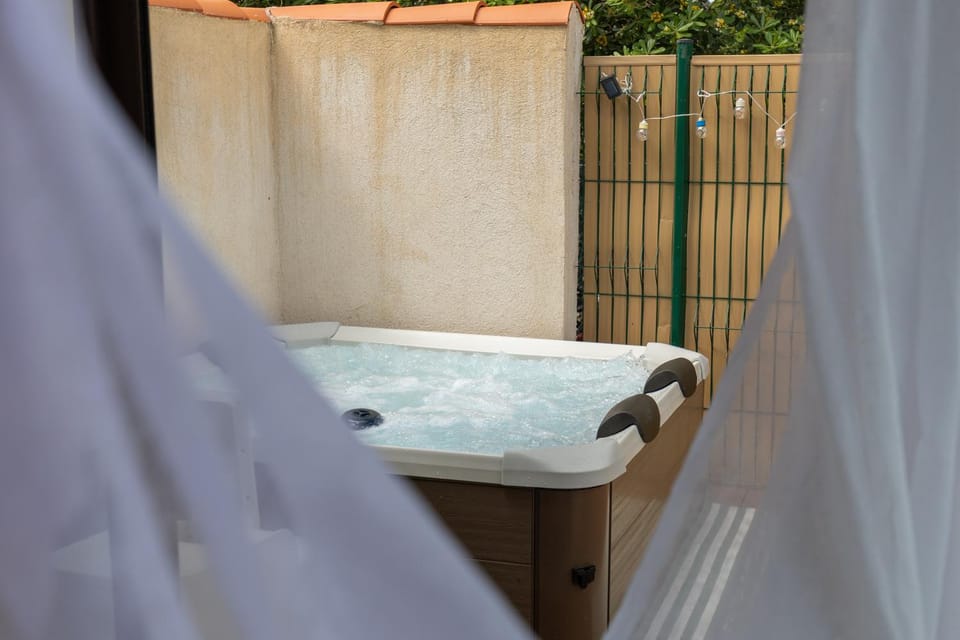 Natural landscape, Hot Tub