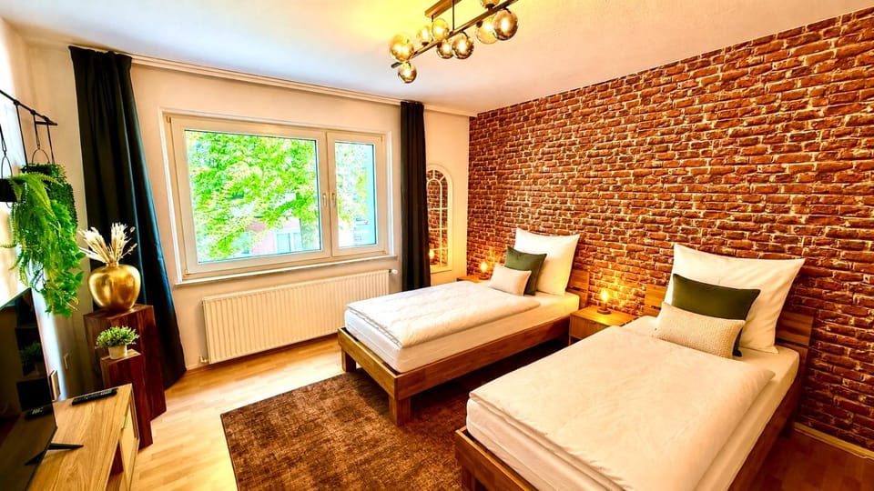 Bed, TV and multimedia, Bedroom