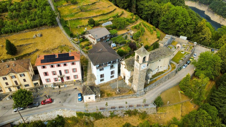 Property building, Neighbourhood, Natural landscape, Bird's eye view, Landmark view, Street view, Location, Parking