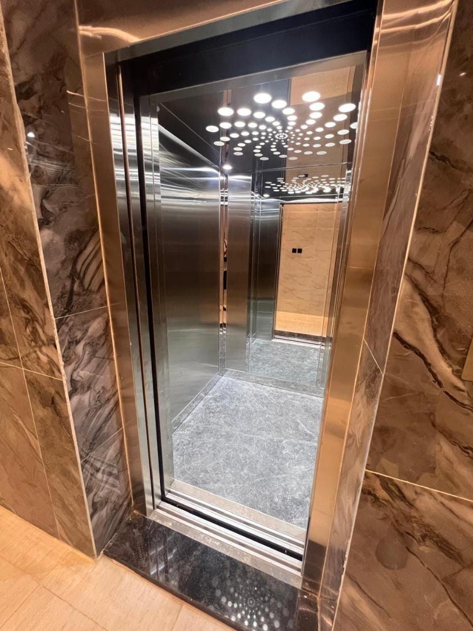 شقه مكونه من أربعه غرف وصاله فاخره Apartment in Jeddah