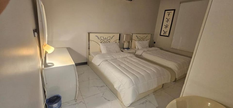 شقه مكونه من أربعه غرف وصاله فاخره Apartment in Jeddah