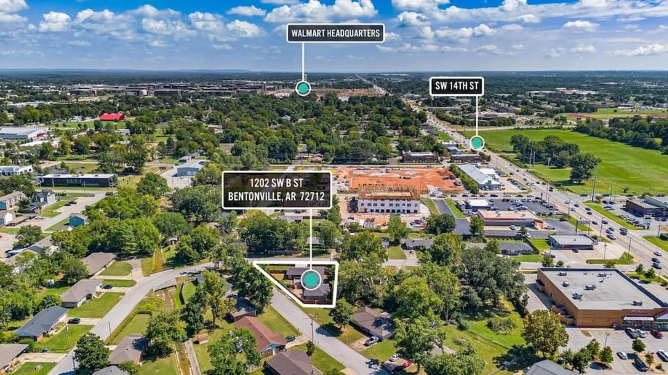Work & Ride 3BR Downtown Edge Bentonville Chalet in Rogers