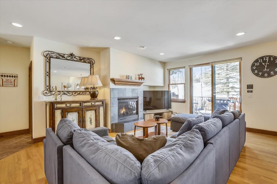 Highland Greens 71, Townhome In Breckenridge, Private Hot Tub with Great View House in Breckenridge