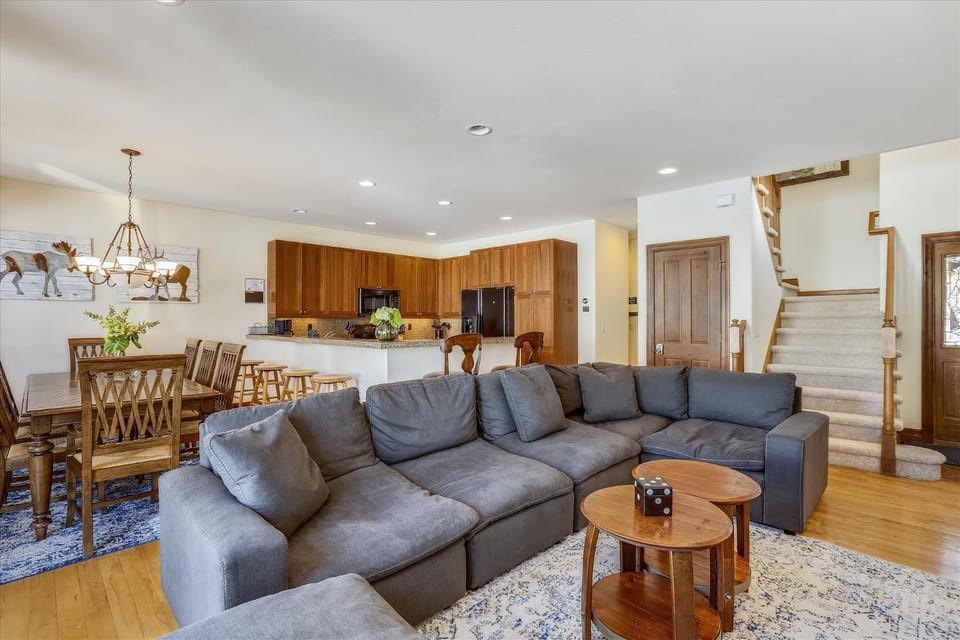 Highland Greens 71, Townhome In Breckenridge, Private Hot Tub with Great View House in Breckenridge