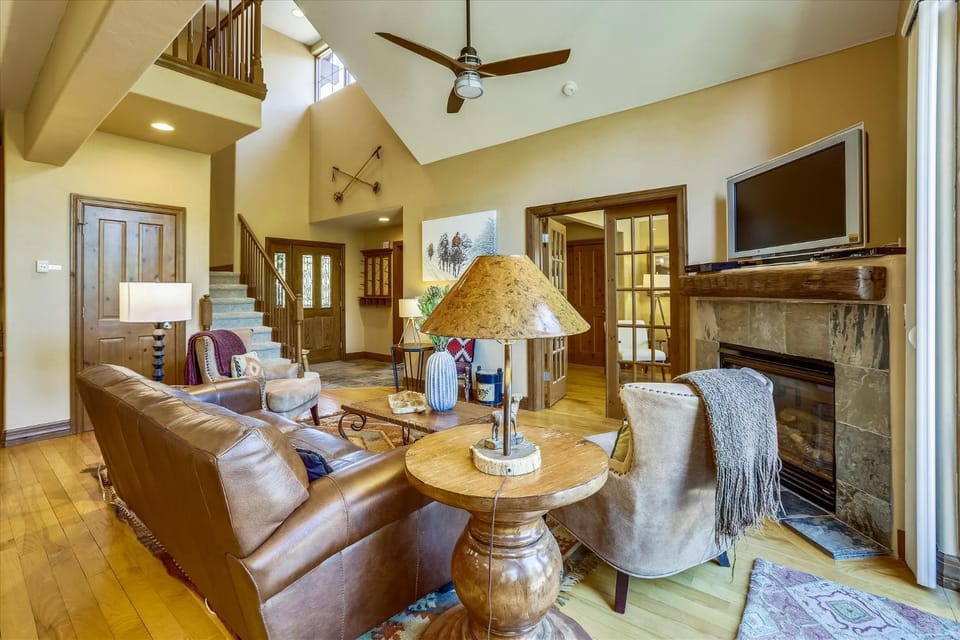 Highland Greens Comfort, Spacious Townhome, Hot Tub House in Breckenridge
