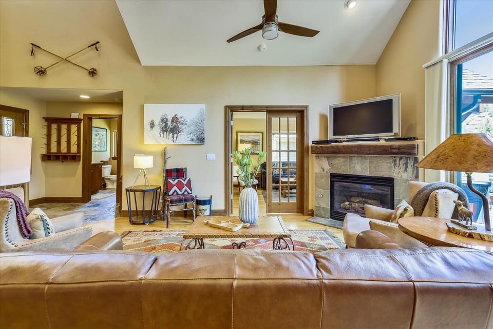 Highland Greens Comfort, Spacious Townhome, Hot Tub House in Breckenridge