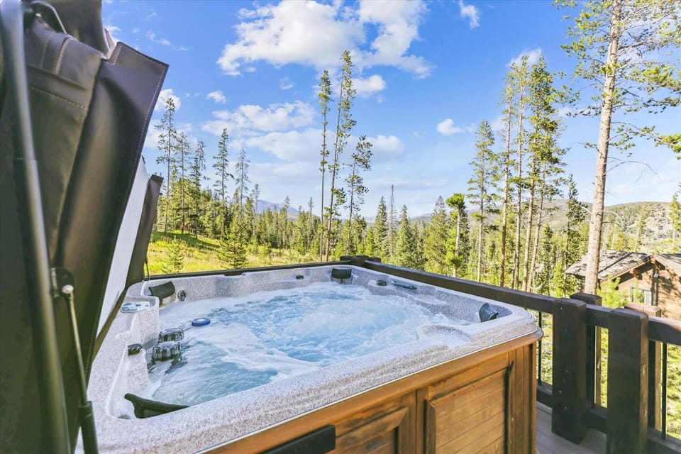 Highlands Hideaway, Gorgeous Breckenridge Private Home with Private Hot Tub House in Breckenridge