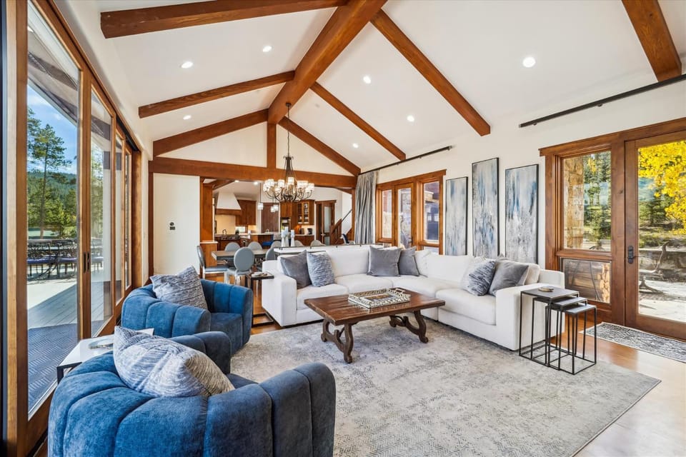 Highlands Hideaway, Gorgeous Breckenridge Private Home with Private Hot Tub House in Breckenridge