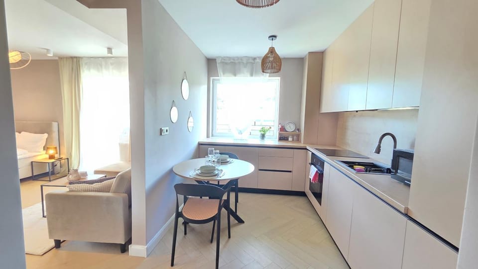 Kitchen or kitchenette, Dining area, oven, stove