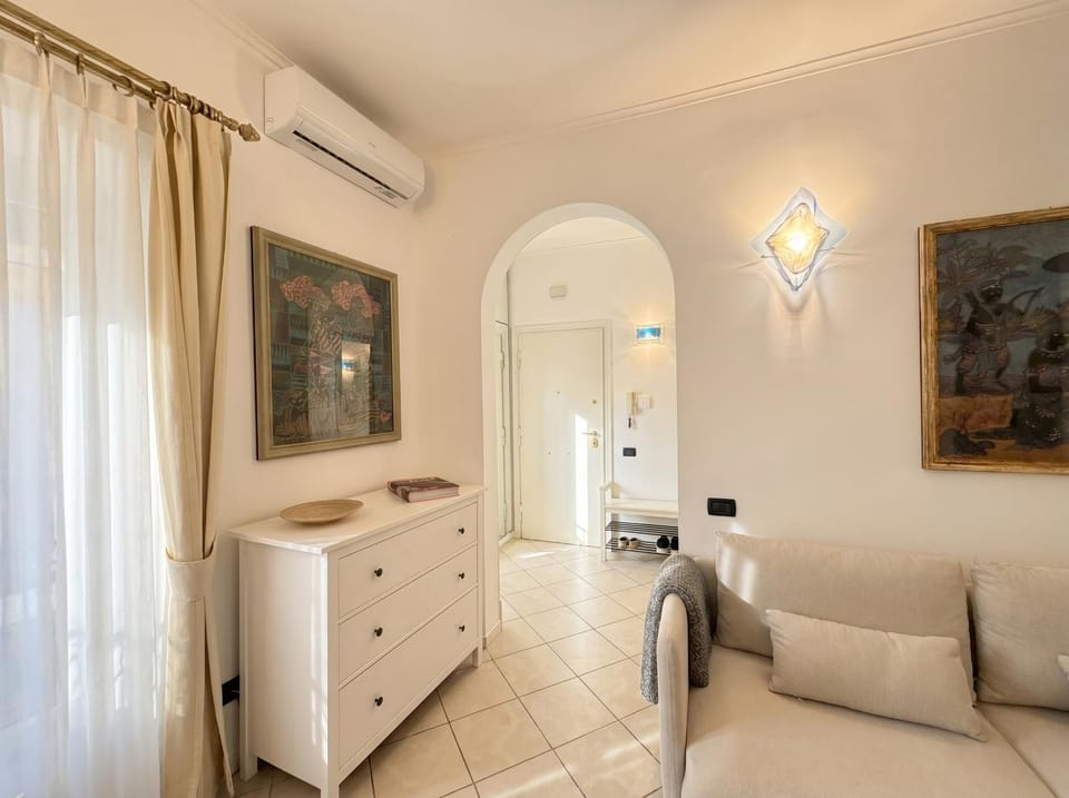 Living room, air conditioner
