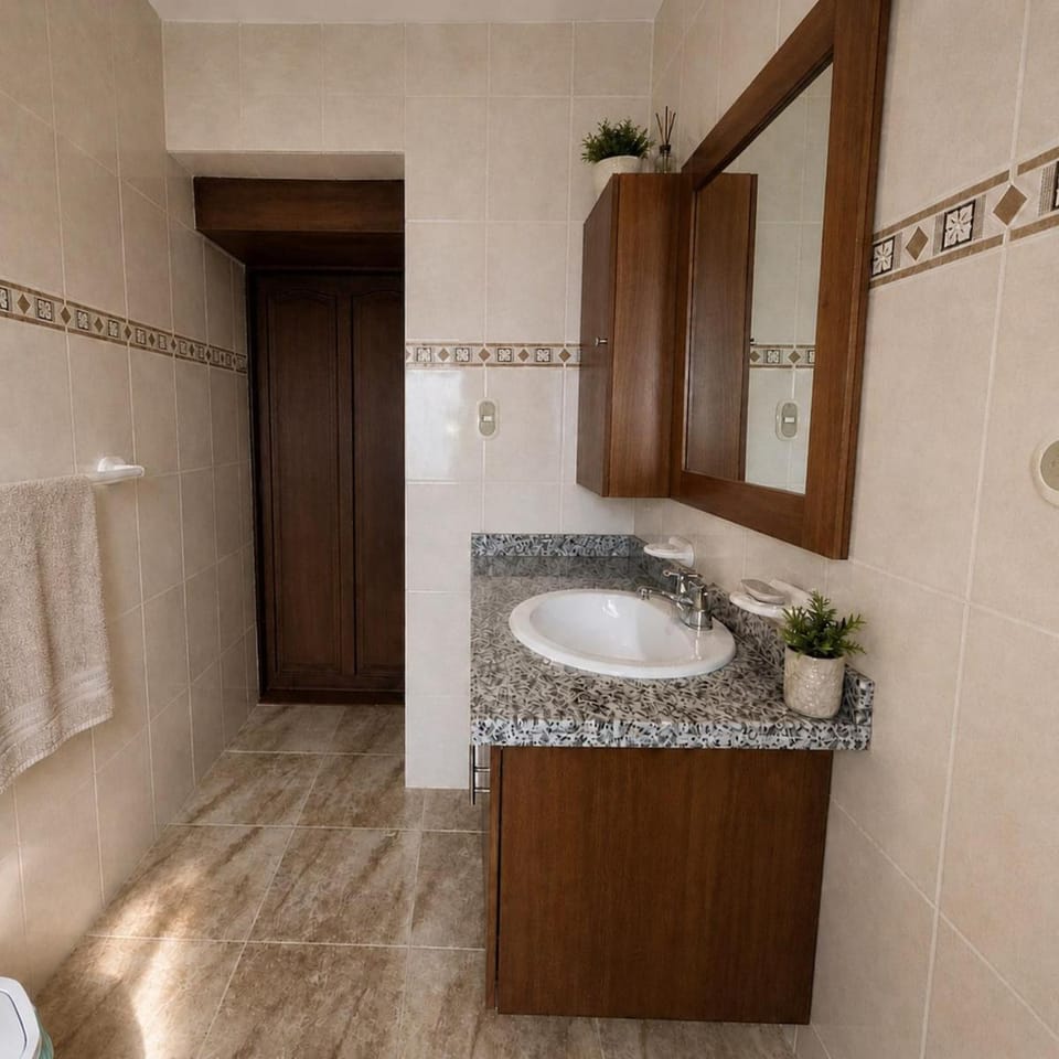 Alojamiento Moderno Con Parqueo Privado en Cuenca House in Cuenca