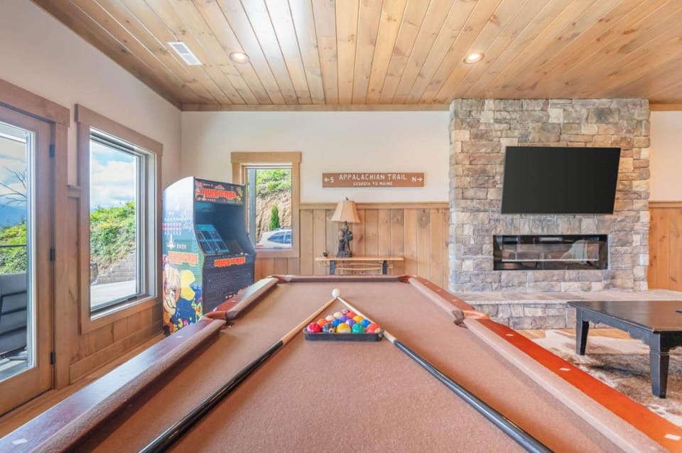 Highcrest Vista by Rove - Luxury Mountain Retreat with Panoramic Views House in Gatlinburg
