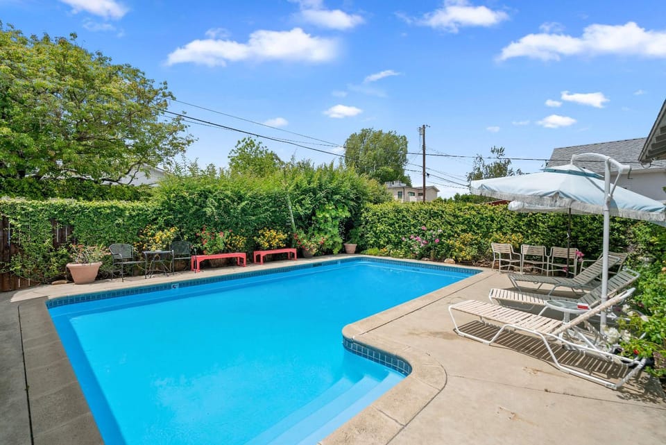 Sherman Oaks Family 4BR Pool Home Colby & Conrad House in Sherman Oaks