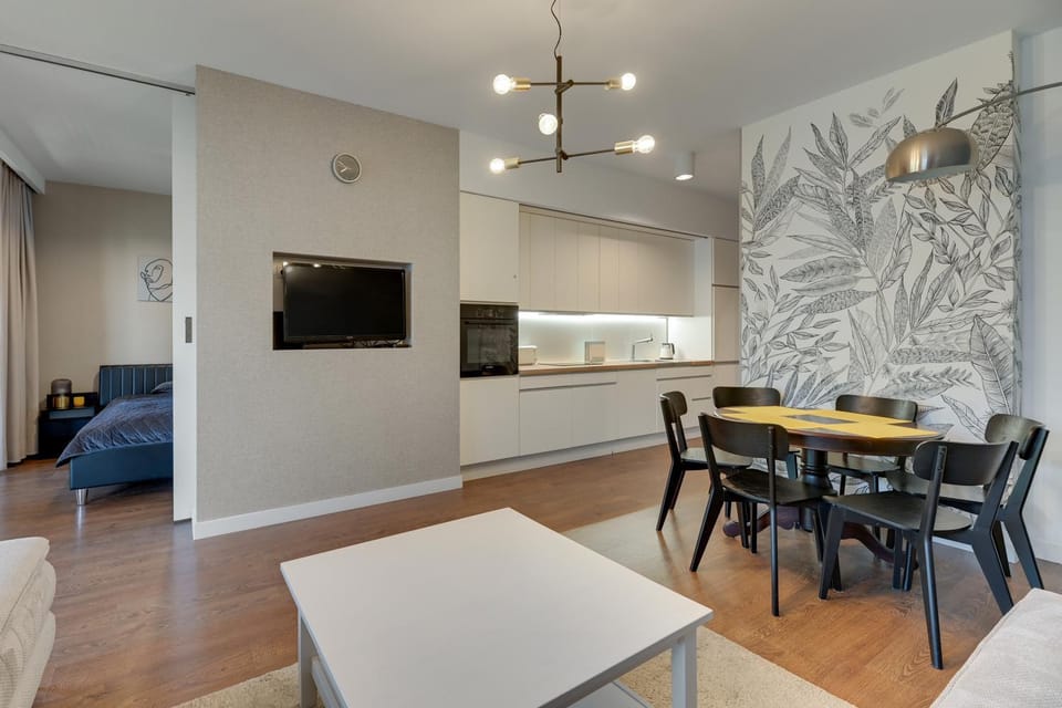 TV and multimedia, Kitchen or kitchenette, Living room, Seating area, Dining area
