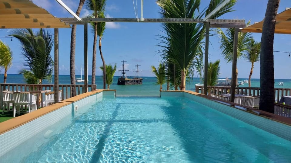 Restaurant/places to eat, Activities, Balcony/Terrace, Beach, Area and facilities, Swimming pool